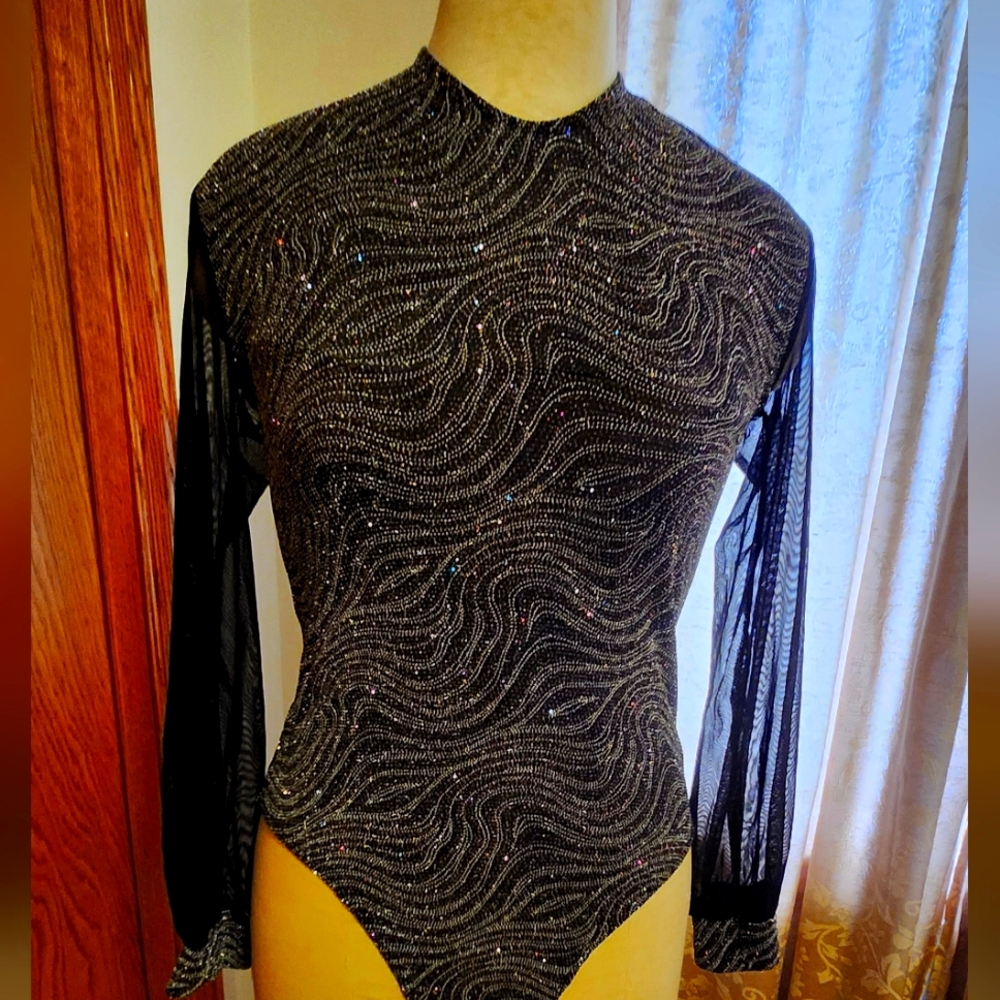 Junior bodysuit Sz LG NWT